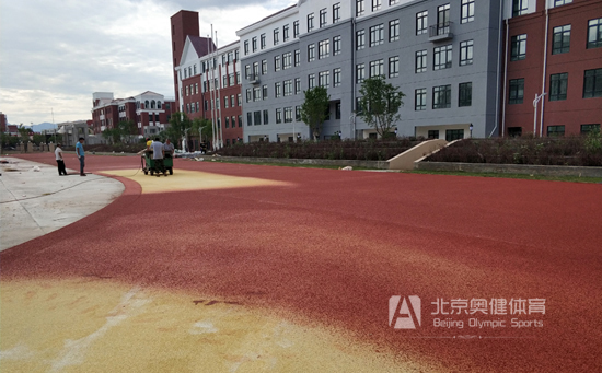 9博体育app(中国)官方网站塑胶跑道施工步骤详解